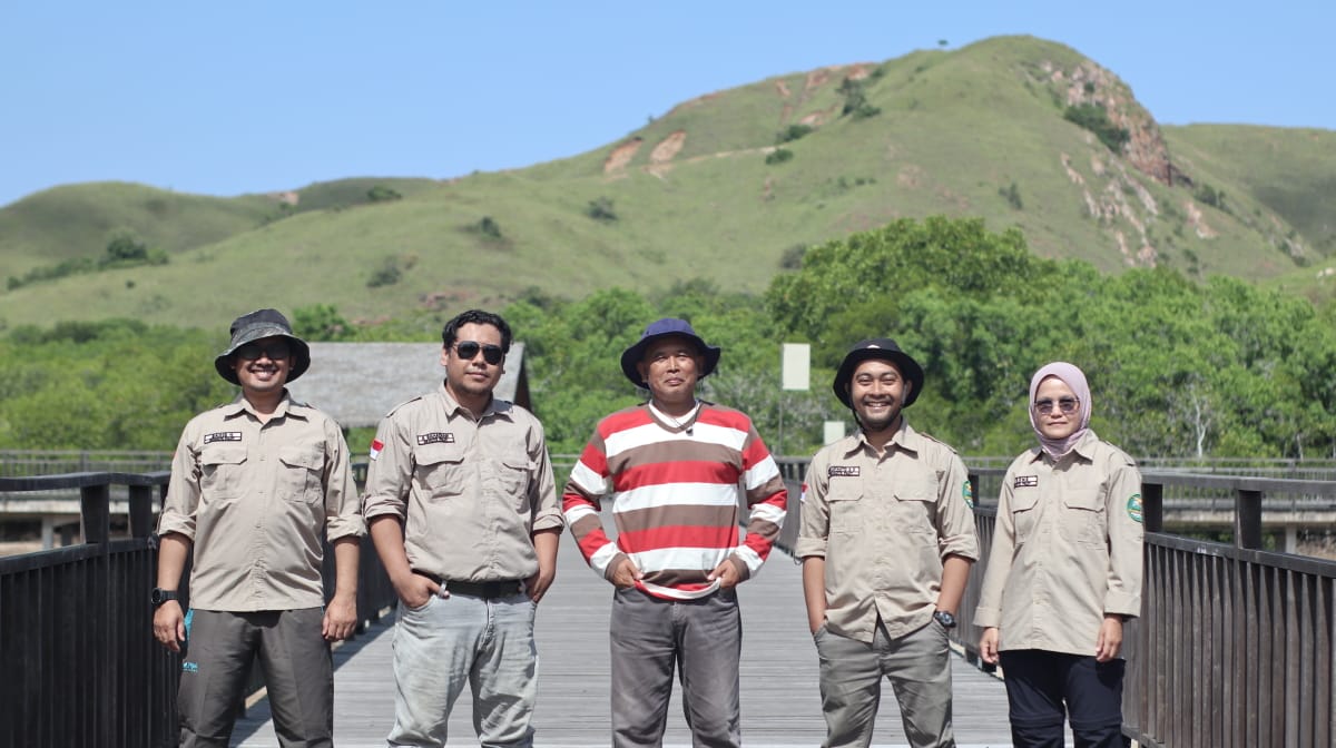 Tim ALGM Solutions sedang melakukan survei
